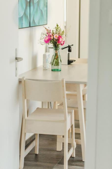 Natalies Hideaway Apartment Тун Екстериор снимка