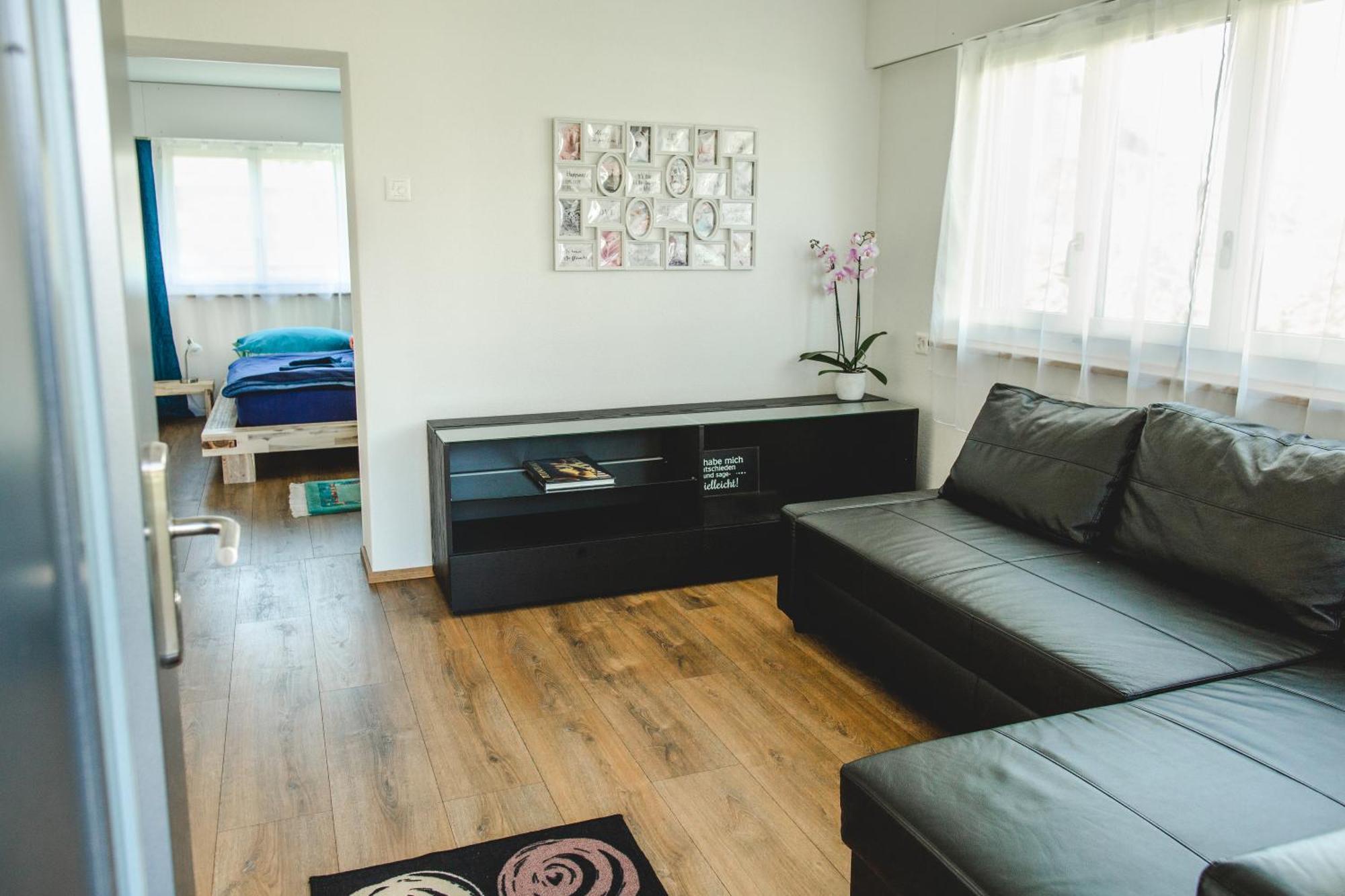 Natalies Hideaway Apartment Тун Екстериор снимка